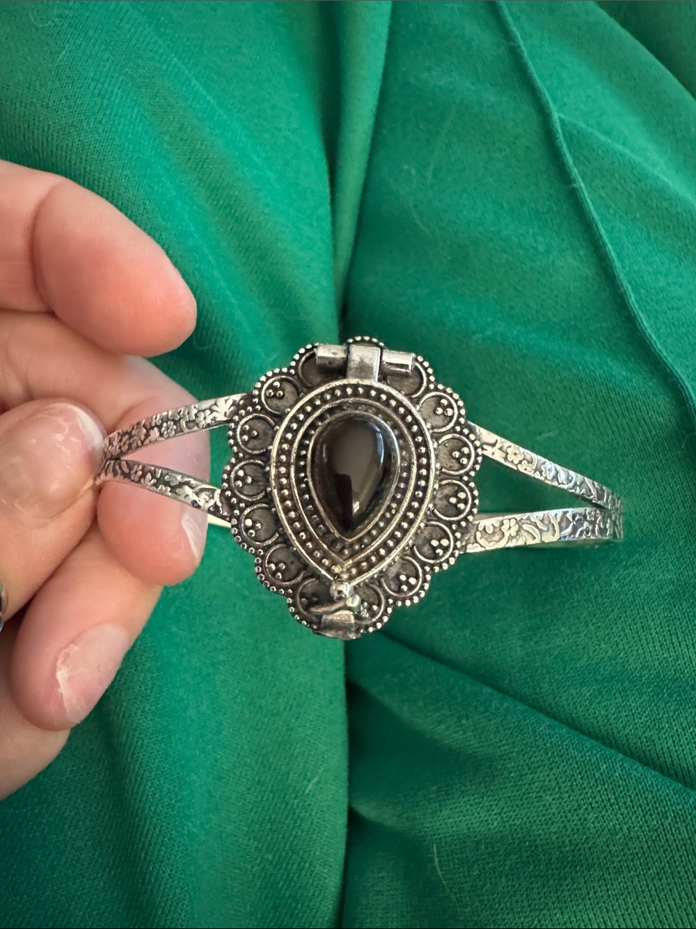 Silver 925 poison ring Filigree Cuff Bracelet with onyx  Teardrop Stone